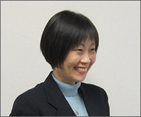 須川亜紀子